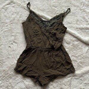 Streetwear Society Green Romper Size Small